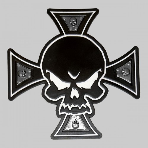 Totenkopf-Patch auf Malteserkreuz aus geprägtem Leder, Metalleinsätze, großes Modell – weiß
