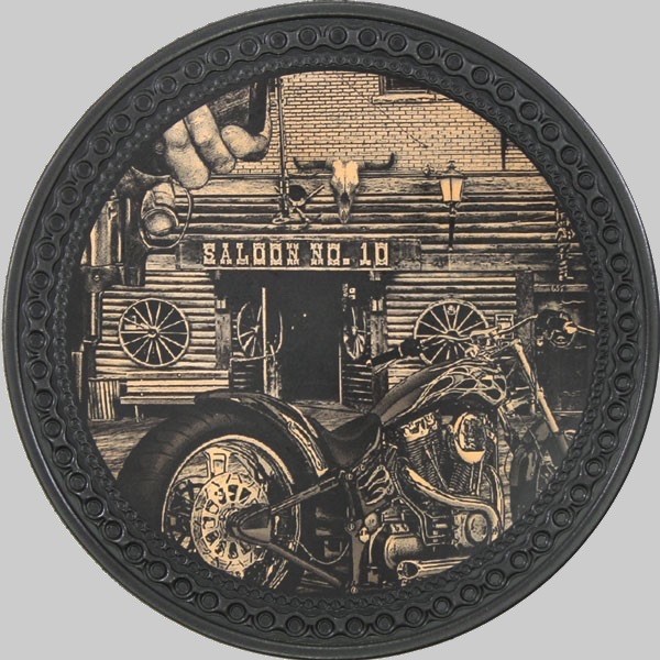 Patch dos cuir moto devant le « Saloon »