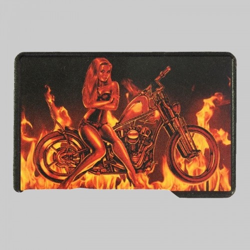 Petit patch cuir pin-up dans les flammes