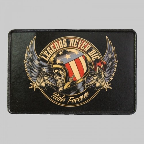 Kleiner Lederpatch Geflügelter Helm „Legends Never Die“