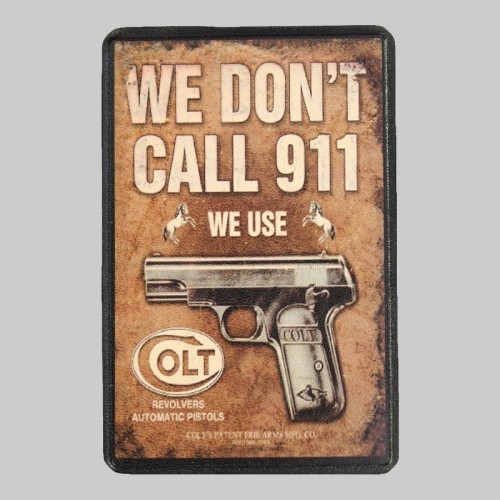 Petit patch cuir revolver « We Don’t Call 911 »