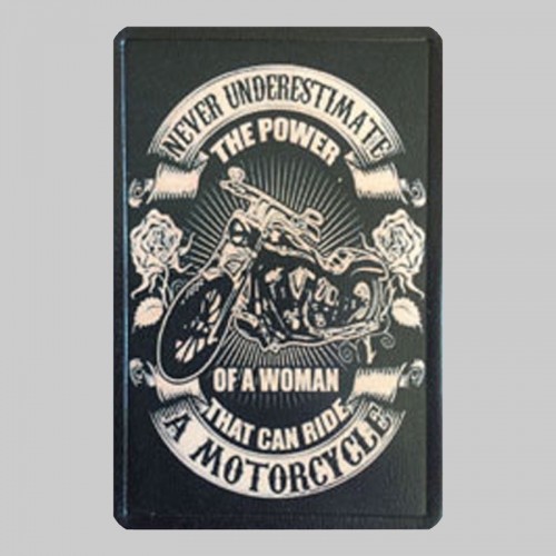 Petit patch cuir « Never Underestimate a Woman on a Motorcycle »