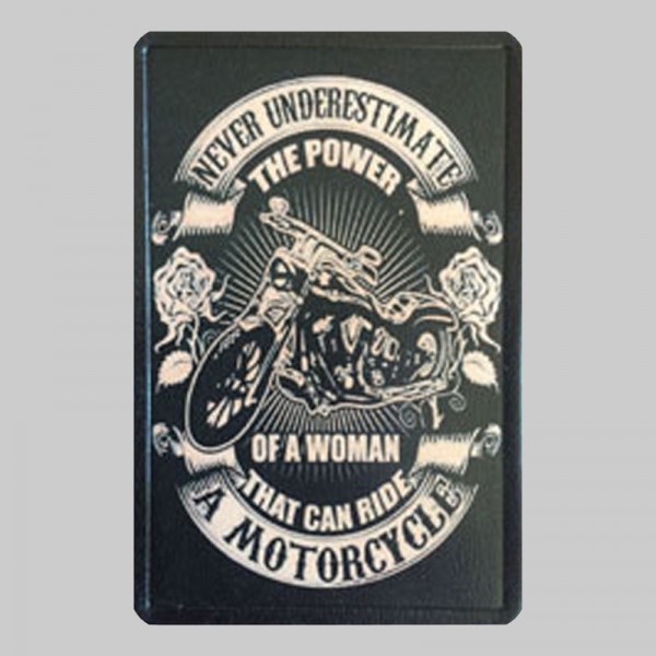 Kleiner Lederpatch „Never Underestimate a Woman on a Motorcycle“