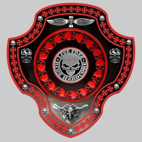 Totenkopf-Wappen blanko aus geprägtem Leder, PG13 und Zinnmotiv – ROT-SCHWARZ