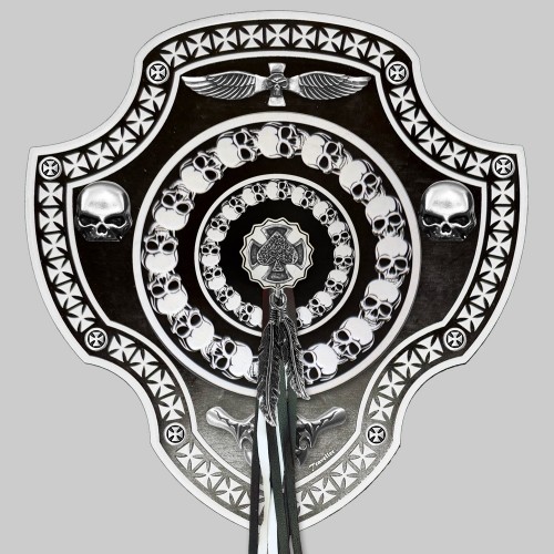 Totenkopf-Wappen blanko aus geprägtem Leder, PG13, PE35 Federn und Fransen – SCHWARZ-WEISS