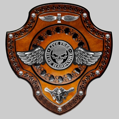 Totenkopf-Wappen blanko aus geprägtem Leder, PG13, großer Flügel – ANTIK-BRAUN