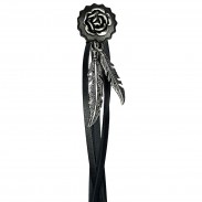 Rose – frange en cuir d’agneau et plumes en étain