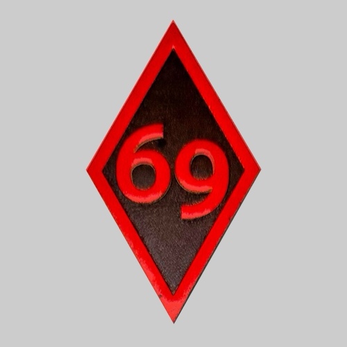 69-Raute Patch, geprägtes Leder – rot