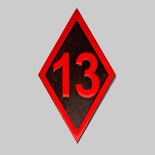13-Raute Patch, geprägtes Leder – rot