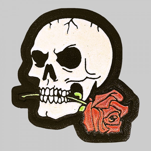Patch Totenkopf mit Rose aus geprägtem Leder