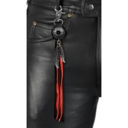 Porte-clés à franges Concho onyx soleil – porté sur un pantalon en cuir
