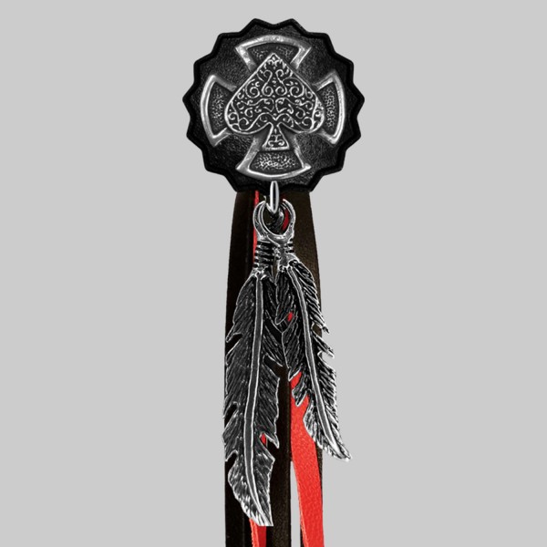Croix as de pique – rivet à franges – rondelle noire, franges noires et rouges