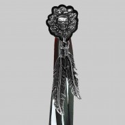 Totenkopf und Rosen – Fransen-Niete – schwarze Scheibe, schwarz-weiße Fransen