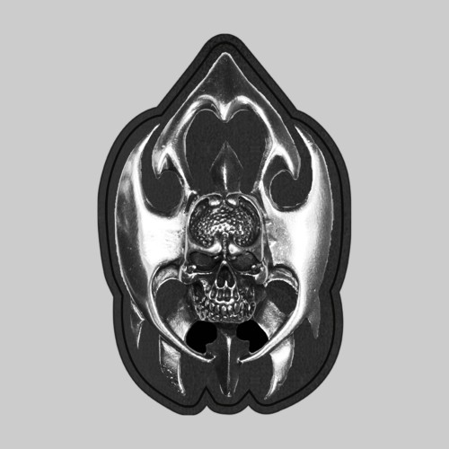 Tribal-Totenkopf – Nietmotiv aus Zinn, schwarze Lederscheibe