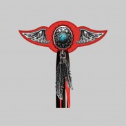 Concho ovale turquoise – aile à riveter cuir et motif étain - avec plumes, rondelle rouge, franges noires et rouges