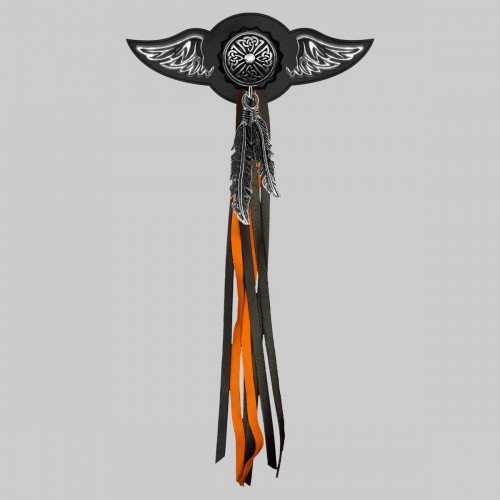 Keltisches Kreuz – Leder-Nietflügel mit Zinnmotiv - mit Federn, schwarze Unterlegscheibe, schwarz-orange Fransen