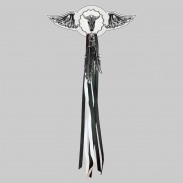Crâne de bison – aile à riveter cuir et motif étain - avec plumes, rondelle blanche, franges noires et blanches