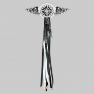 Concho soleil La Roulotte – aile à riveter cuir et motif étain - avec plumes, rondelle blanche, franges noires et blanches