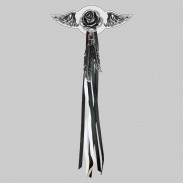 Rose épanouie – aile à riveter cuir et motif étain - avec plumes, rondelle blanche, franges noires et blanches