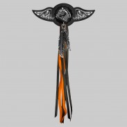 Cheval – aile à riveter cuir et motif étain - avec plumes, rondelle noire, franges noires et orange