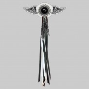 Concho onyx – aile à riveter cuir et motif étain - avec plumes, rondelle blanche, franges noires et blanches