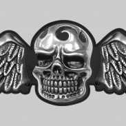 Tête de mort tribale – grande aile à riveter cuir et étain - fond cuir noir