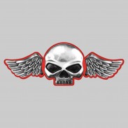 Klassischer Totenkopf – großer Nietflügel aus Leder und Zinn - roter Lederhintergrund