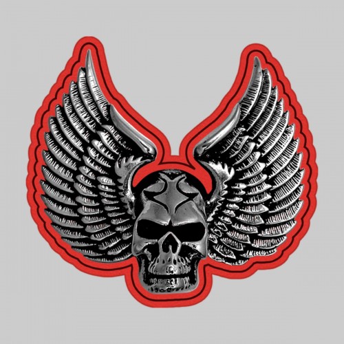 Geflügelter Totenkopf – auf roter Lederscheibe