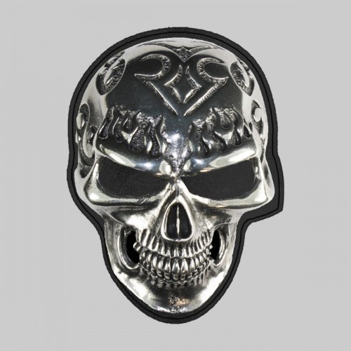 Tribal-Totenkopf – auf schwarzer Lederscheibe